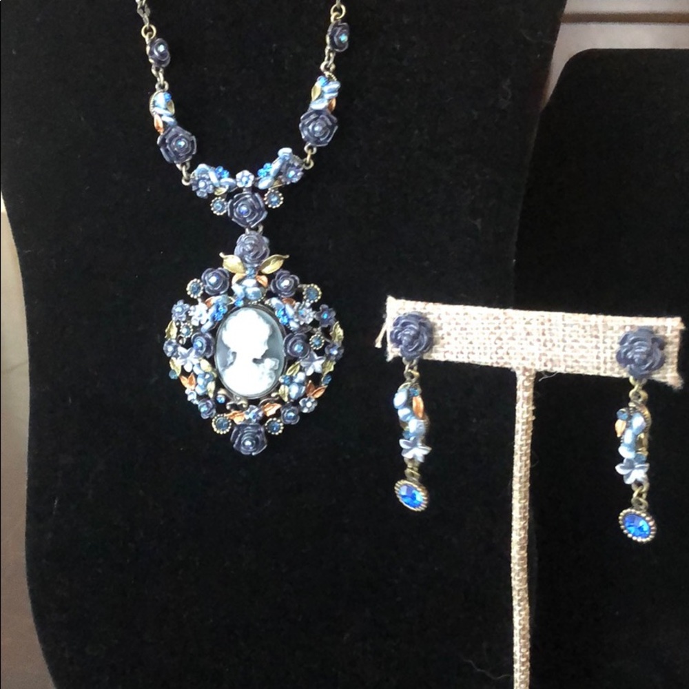 Necklace - Picture 6 of 6